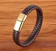 Bracelet en cuir tressé marron avec fermoir magnétique en acier inoxydable (EGBT319)