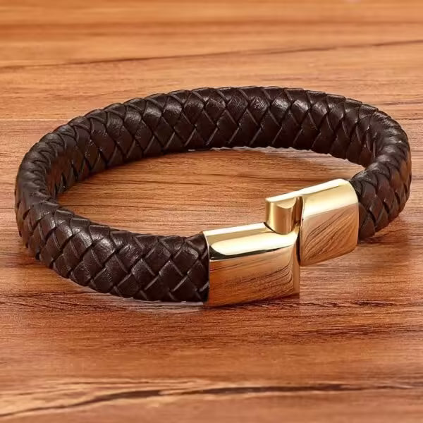 Bracelet en cuir tressé marron avec fermoir magnétique en acier inoxydable (EGBT319)
