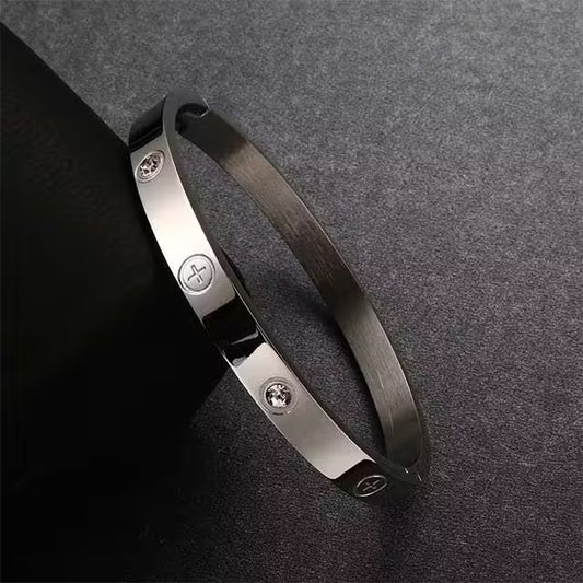 سوار نسائي من الفولاذ المقاوم للصدأ مرصع بالزركون (EGBT354)