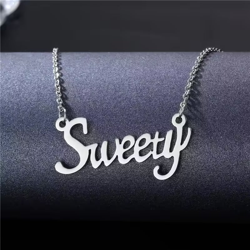 قلادة نسائية من الفولاذ المقاوم للصدأ بتصميم "سويتي" (EGN083)