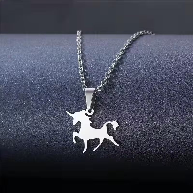 Collier pendentif licorne pour femme (EGN175)