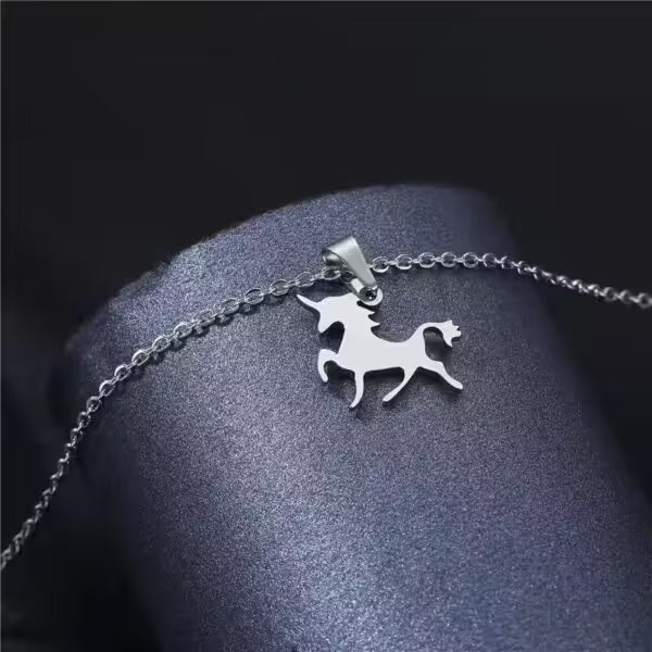 Collier pendentif licorne pour femme (EGN175)