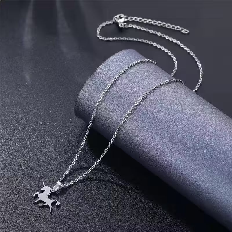 Collier pendentif licorne pour femme (EGN175)