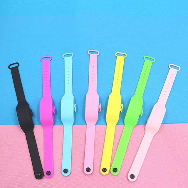 wearable hand sanitizer dispenser gallery img 10