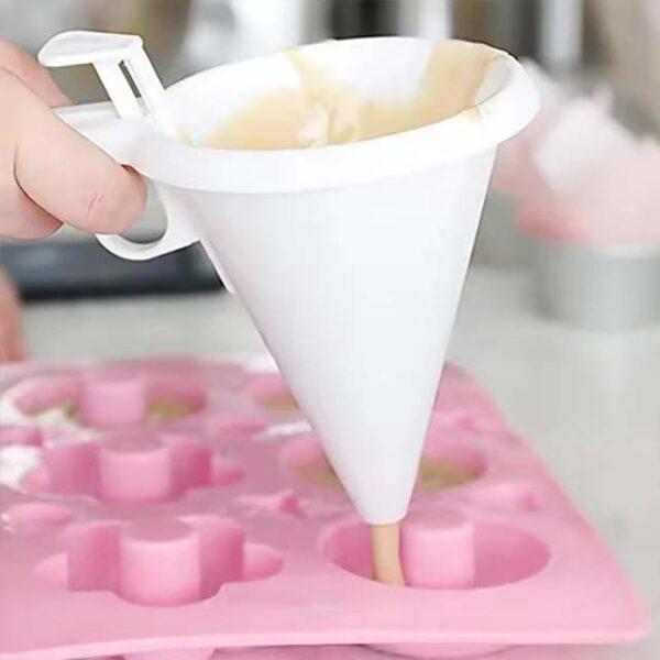 Adjustable Handheld Baking Funnel – Pastry Cream, Batter & Chocolate Liquid Dispenser with Measuring Cup