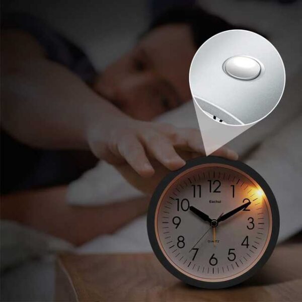 Eachui Quartz Analog Alarm Clock – 4.2" Large Dial Table Clock with Night Light, Snooze, Height & Strong Alarms, Battery Operated
